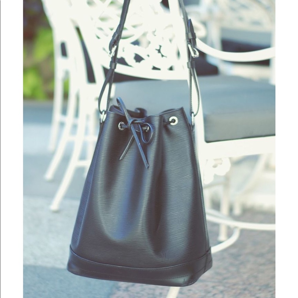 SOLD LOUIS VUITTON EPI NOIR NOE GM